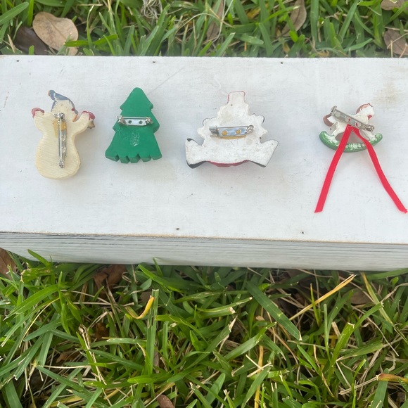 4 Vintage Christmas Brooches - Picture 6 of 6